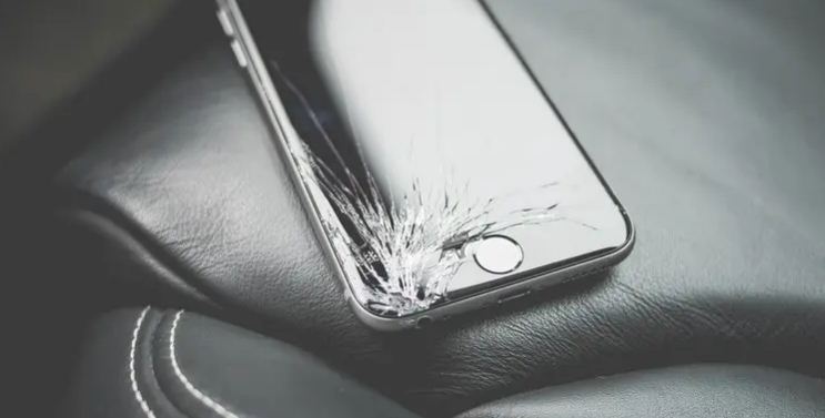 كيفية فتح هاتف iPhone مع شاشة مكسورة