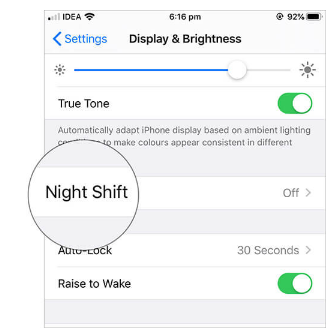 تمكين وجدولة Night Shift على iPhone